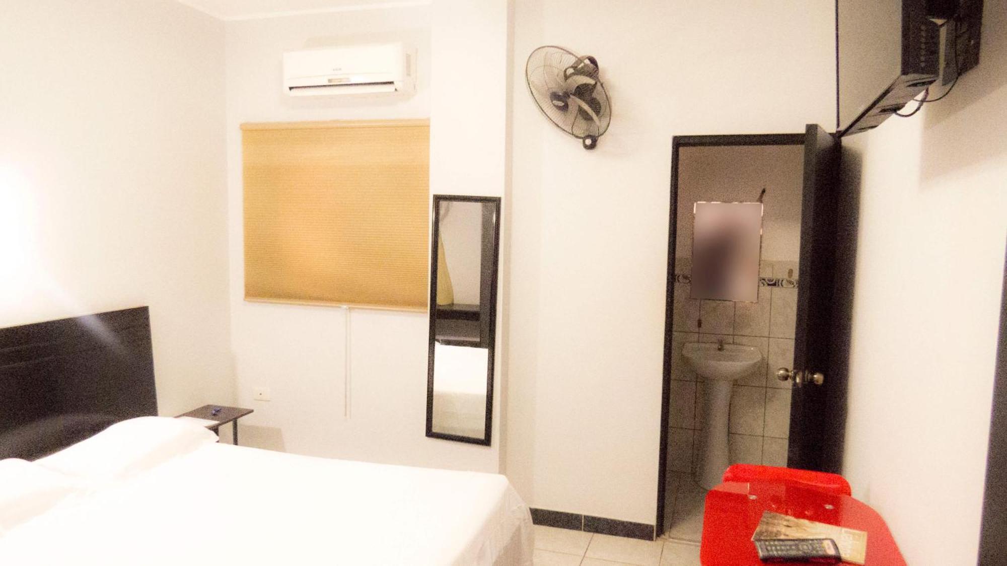 טומבס Jer'S Hostal מראה חיצוני תמונה