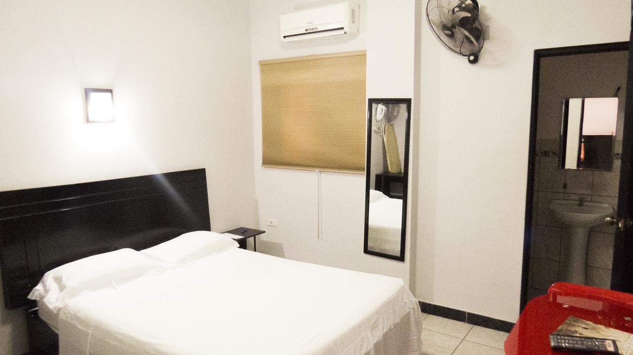 טומבס Jer'S Hostal מראה חיצוני תמונה