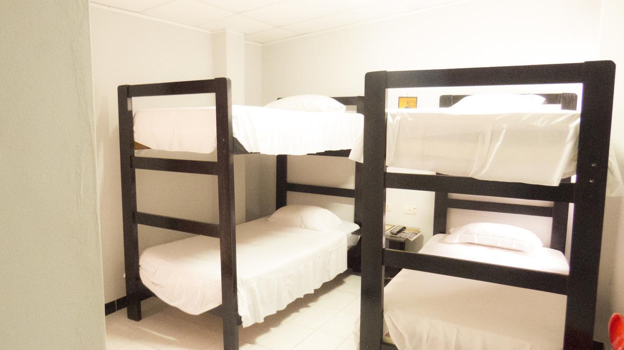 טומבס Jer'S Hostal מראה חיצוני תמונה
