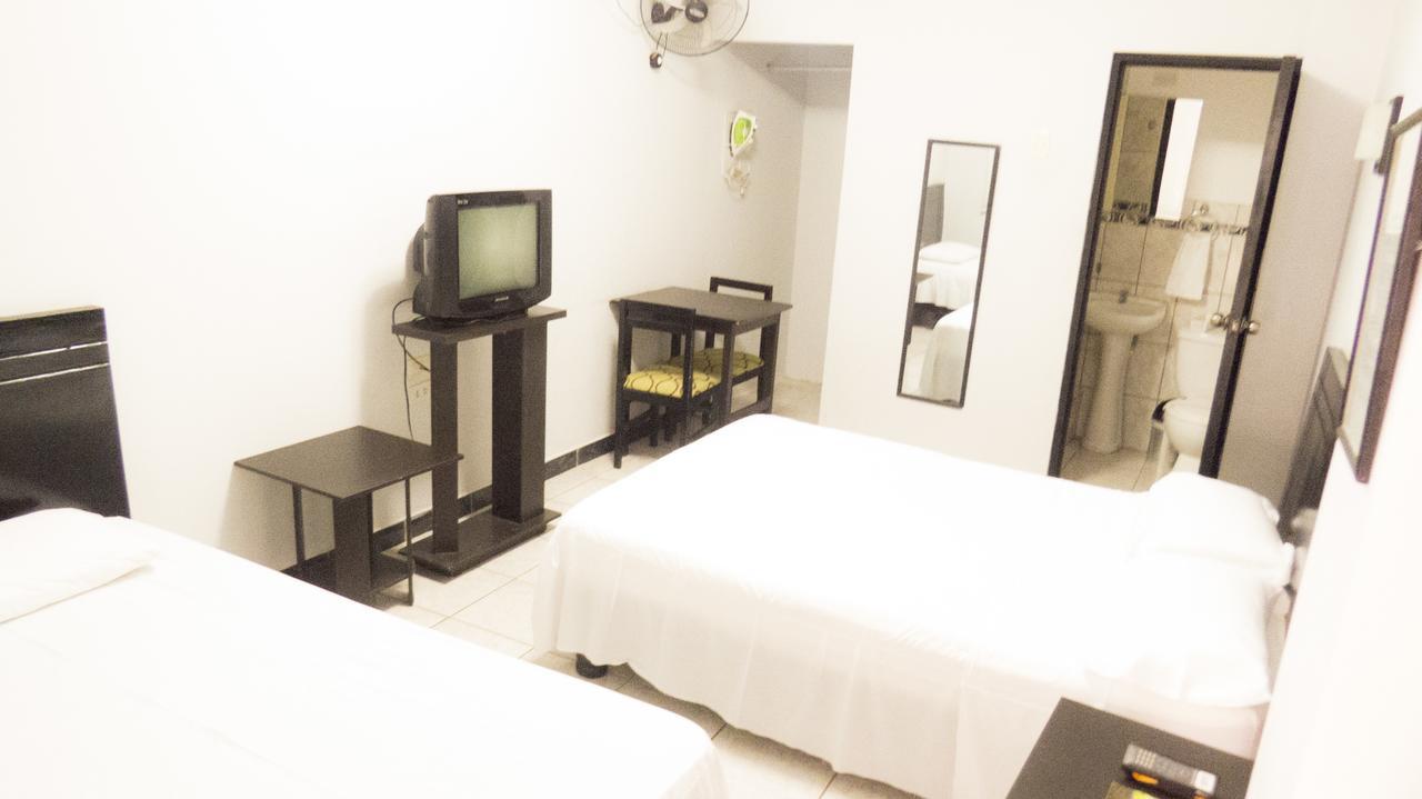טומבס Jer'S Hostal מראה חיצוני תמונה
