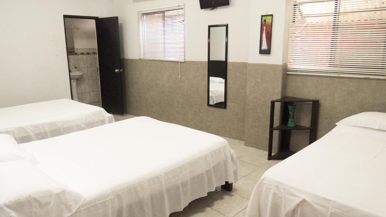 טומבס Jer'S Hostal מראה חיצוני תמונה