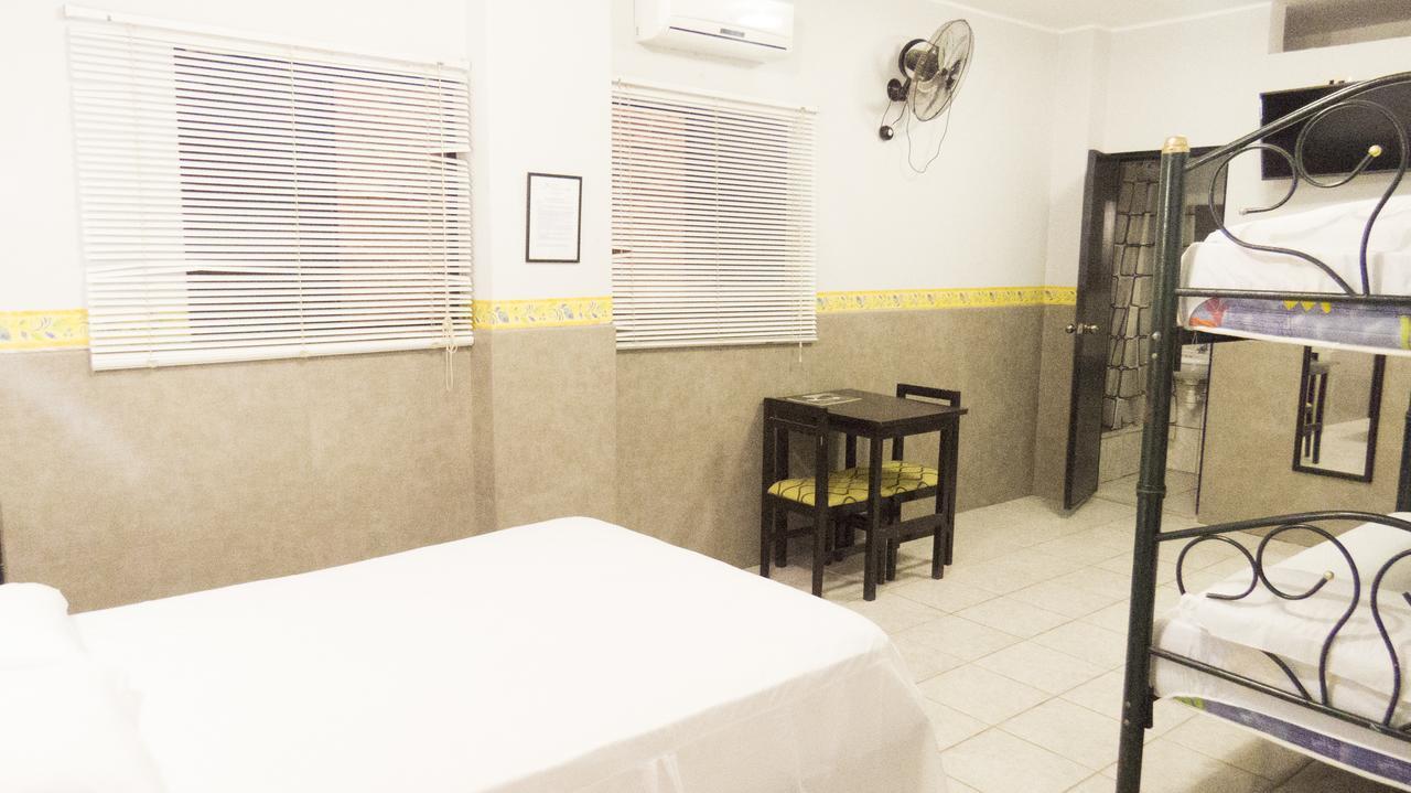 טומבס Jer'S Hostal מראה חיצוני תמונה