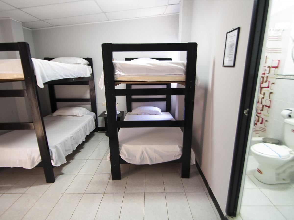 טומבס Jer'S Hostal מראה חיצוני תמונה