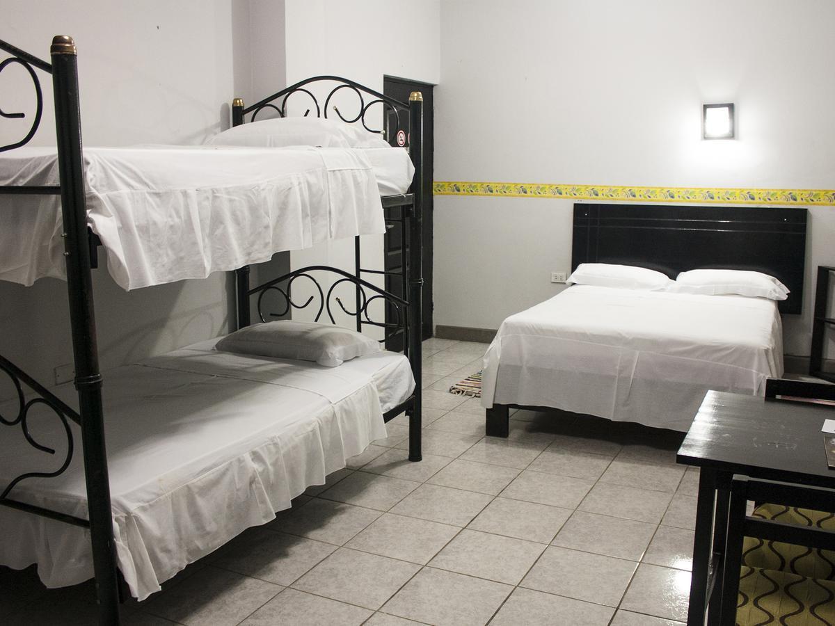 טומבס Jer'S Hostal מראה חיצוני תמונה