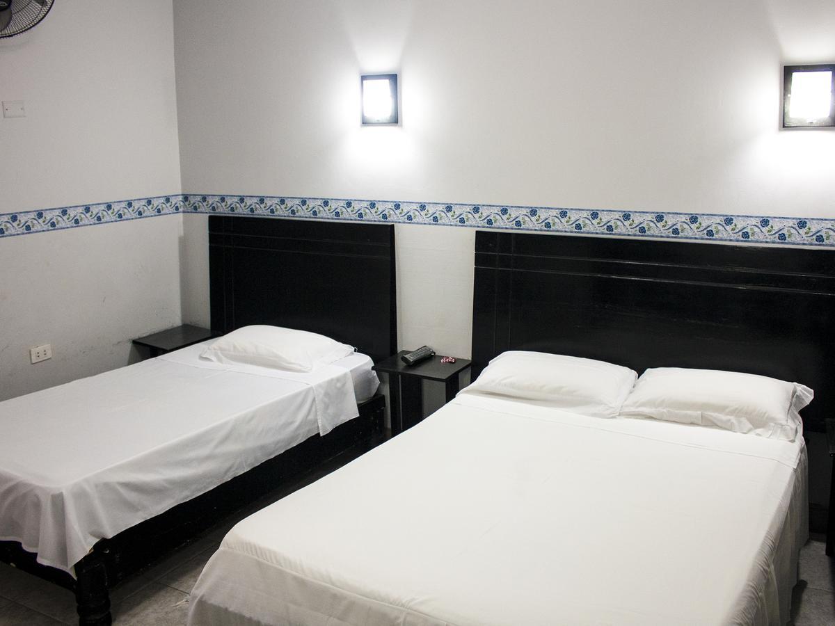 טומבס Jer'S Hostal מראה חיצוני תמונה