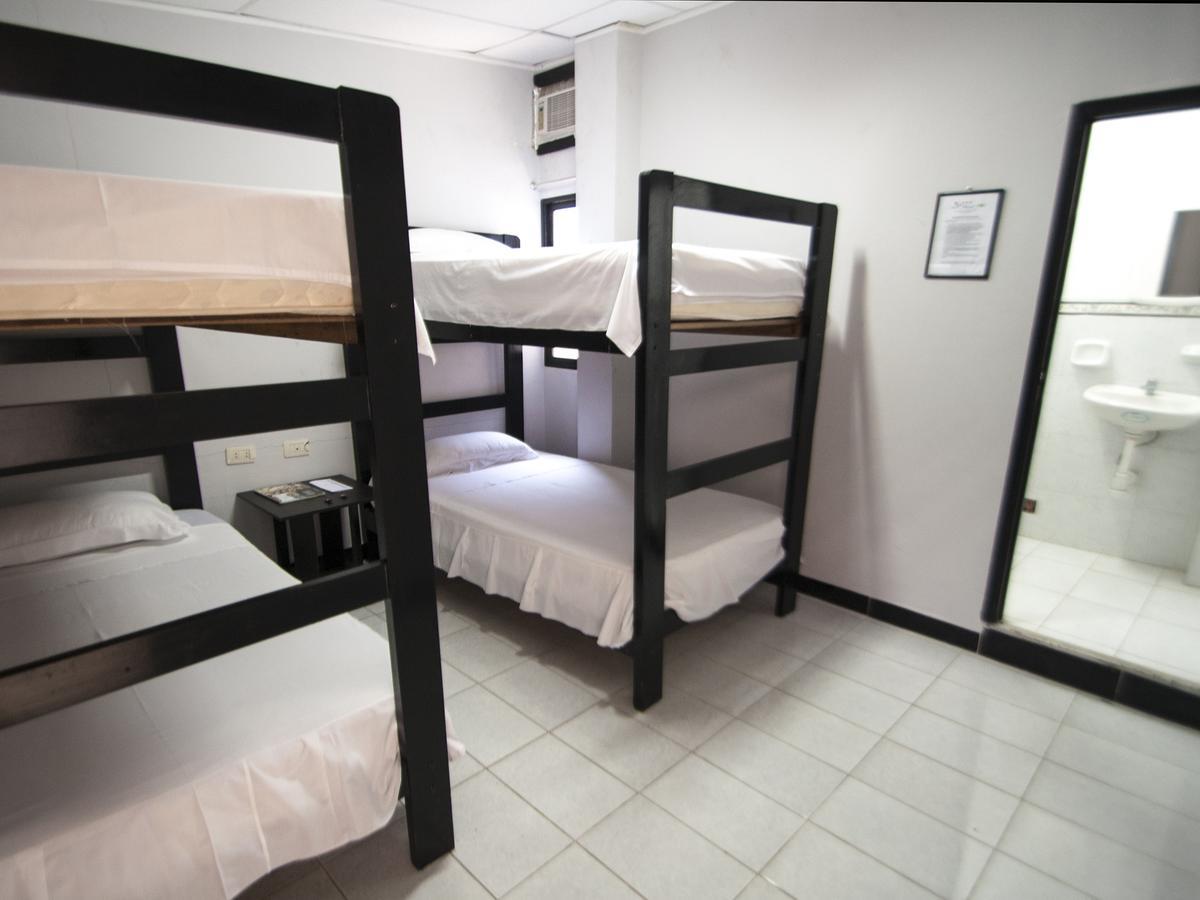 טומבס Jer'S Hostal מראה חיצוני תמונה